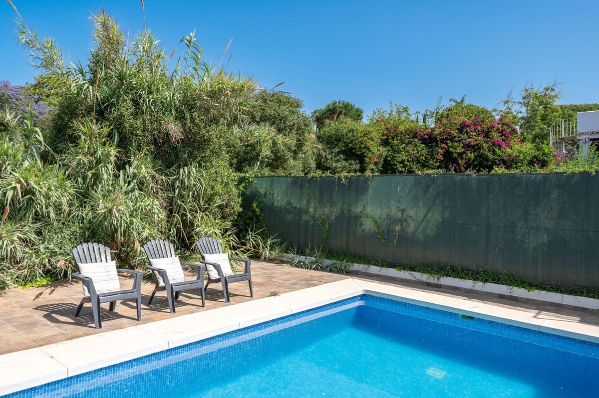 4 sovrum Villa till salu i Las Chapas med pool - 975 000 € (Ref: 9920687)