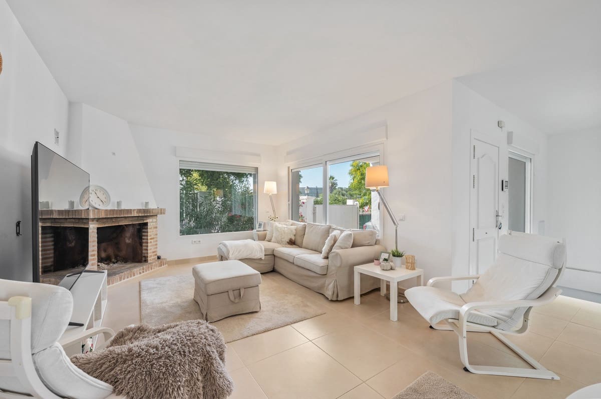 4 sovrum Villa till salu i Las Chapas med pool - 975 000 € (Ref: 9920687)