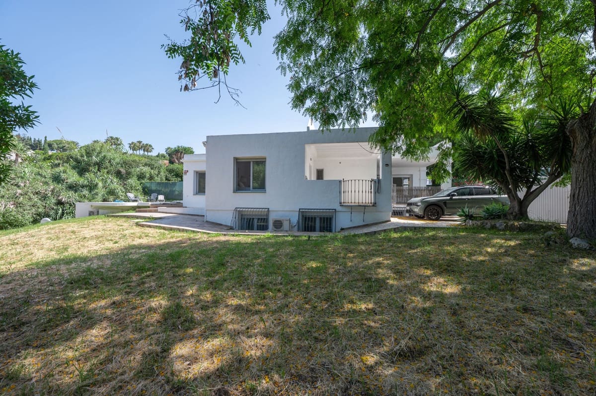 4 sovrum Villa till salu i Las Chapas med pool - 975 000 € (Ref: 9920687)