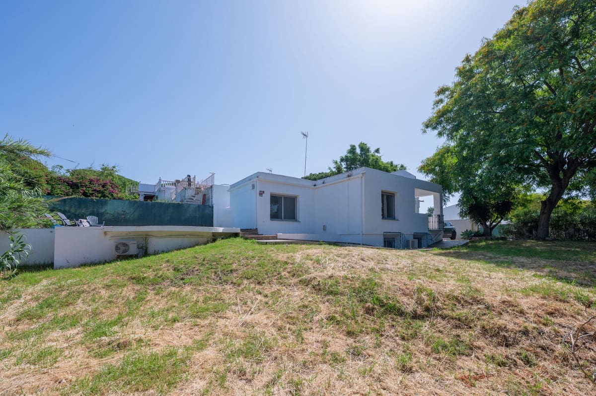 4 sovrum Villa till salu i Las Chapas med pool - 975 000 € (Ref: 9920687)