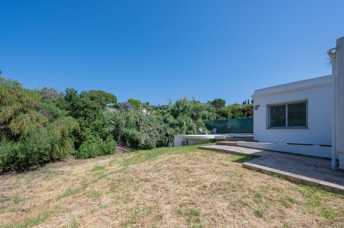 4 bedroom Villa for sale in Las Chapas with pool - € 975,000 (Ref: 9920687)