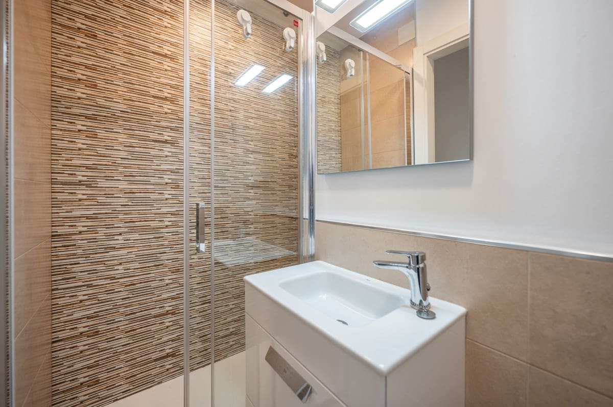 4 sypialnia Willa na sprzedaż w Las Chapas z basenem garażem - 975 000 € (Ref: 9920687)