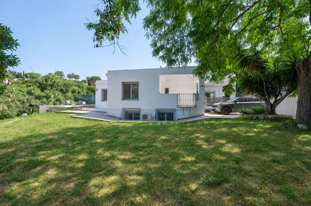 4 soveværelse Villa til salg i Las Chapas, Marbella med swimmingpool garage - € 975.000 (Ref: 9920687)