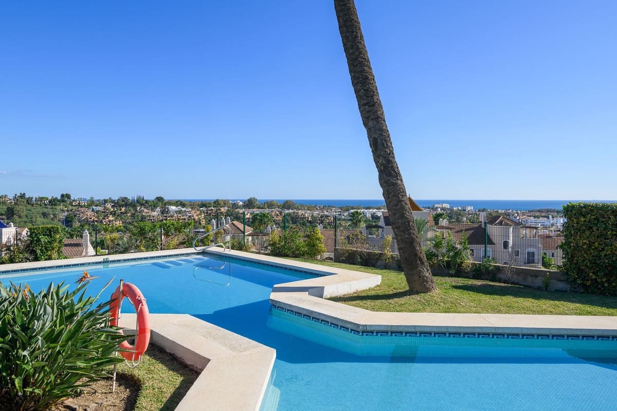 3 Zimmer Apartment zu verkaufen in El Paraiso mit Pool - 695.000 € (Ref: 9922601)
