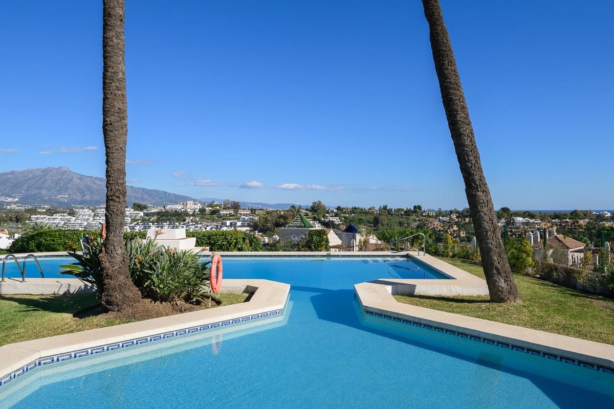 3 Zimmer Apartment zu verkaufen in El Paraiso mit Pool - 695.000 € (Ref: 9922601)