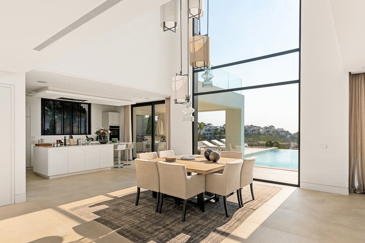 3 bedroom Villa for sale in Benahavis with pool - € 3,150,000 (Ref: 9922602)