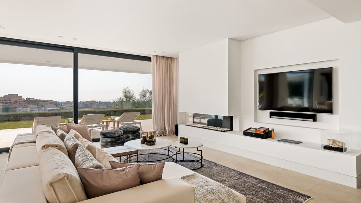 3 bedroom Villa for sale in Benahavis with pool - € 3,150,000 (Ref: 9922602)