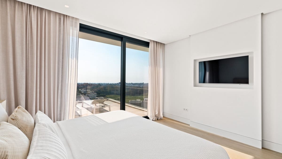 3 bedroom Villa for sale in Benahavis with pool - € 3,150,000 (Ref: 9922602)
