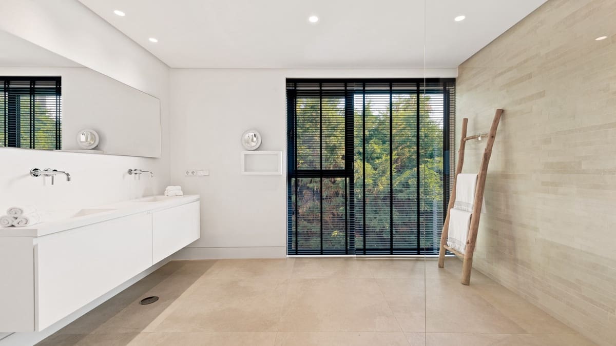 3 bedroom Villa for sale in Benahavis with pool - € 3,150,000 (Ref: 9922602)