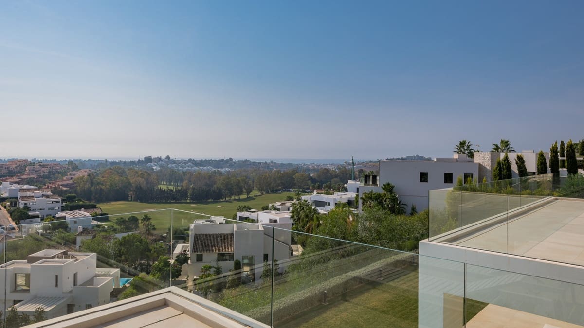 3 bedroom Villa for sale in Benahavis with pool - € 3,150,000 (Ref: 9922602)