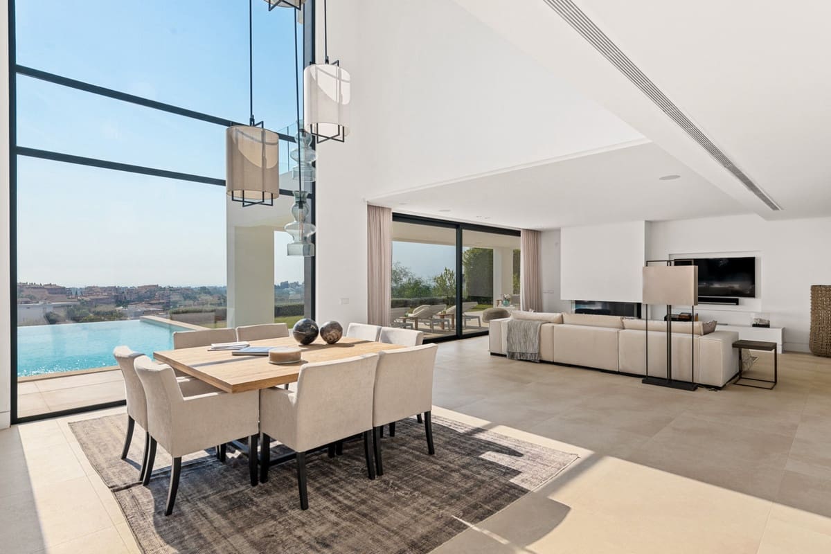 3 bedroom Villa for sale in Benahavis with pool - € 3,150,000 (Ref: 9922602)