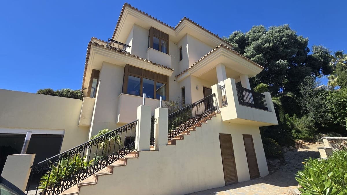 7 bedroom Villa for sale in El Rosario with pool - € 3,500,000 (Ref: 9922605)