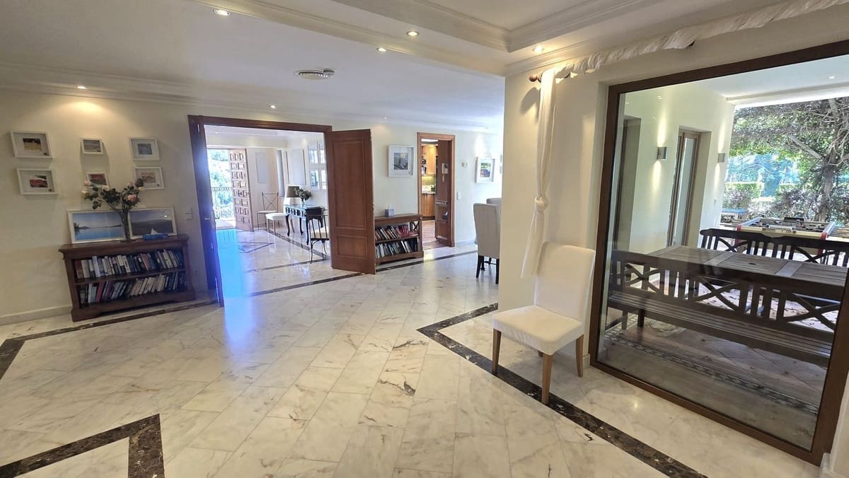 7 bedroom Villa for sale in El Rosario with pool - € 3,500,000 (Ref: 9922605)