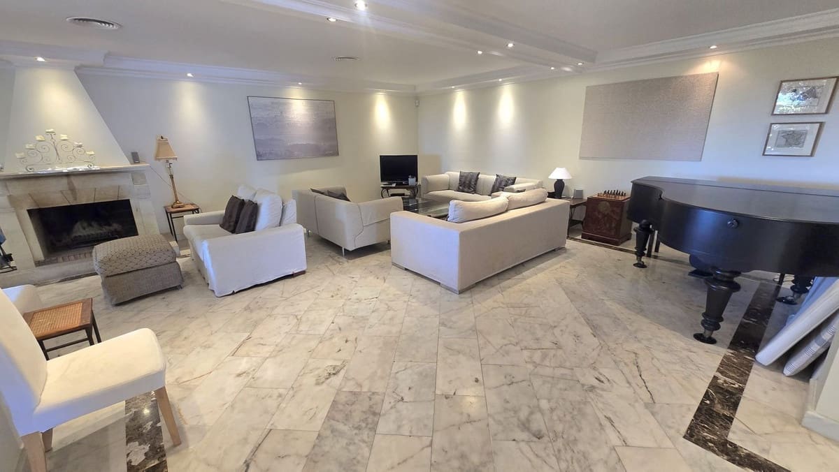 7 bedroom Villa for sale in El Rosario with pool - € 3,500,000 (Ref: 9922605)