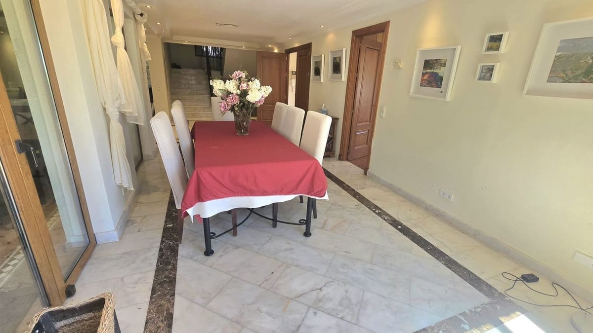 7 bedroom Villa for sale in El Rosario with pool - € 3,500,000 (Ref: 9922605)