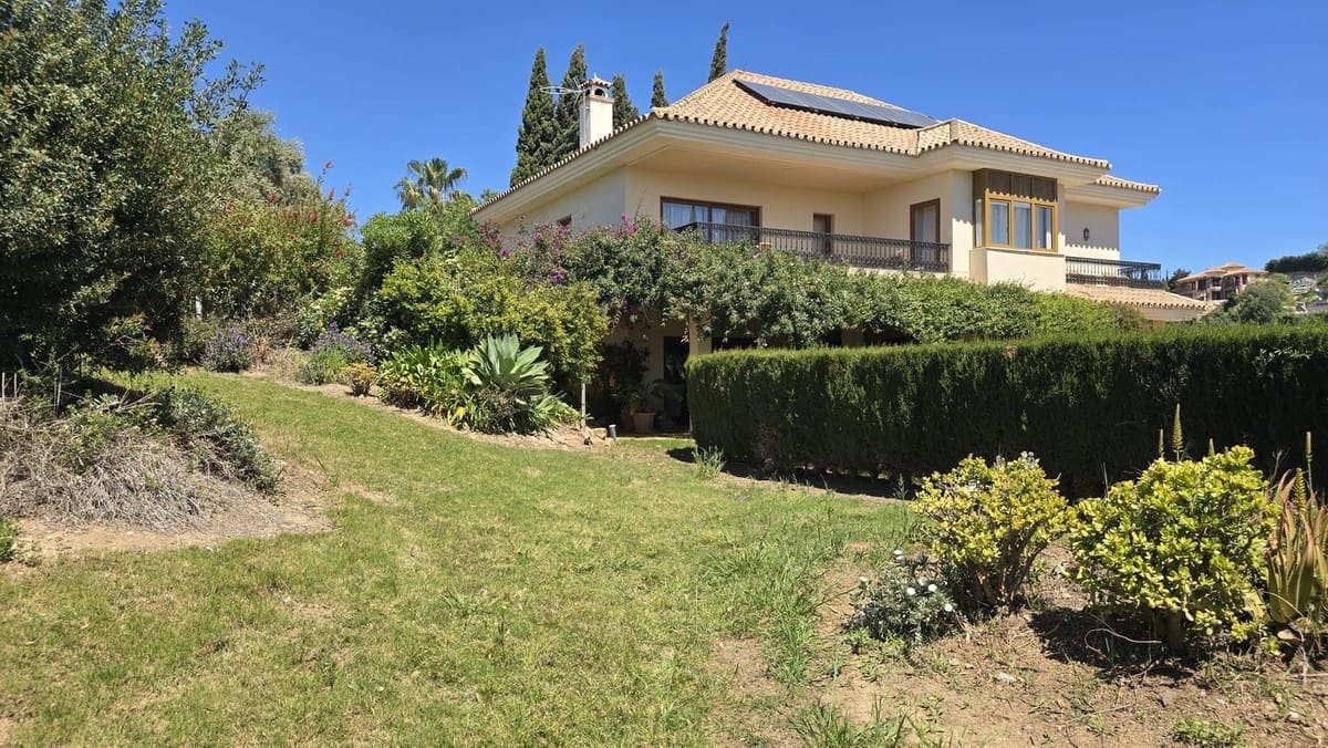 7 bedroom Villa for sale in El Rosario with pool - € 3,500,000 (Ref: 9922605)