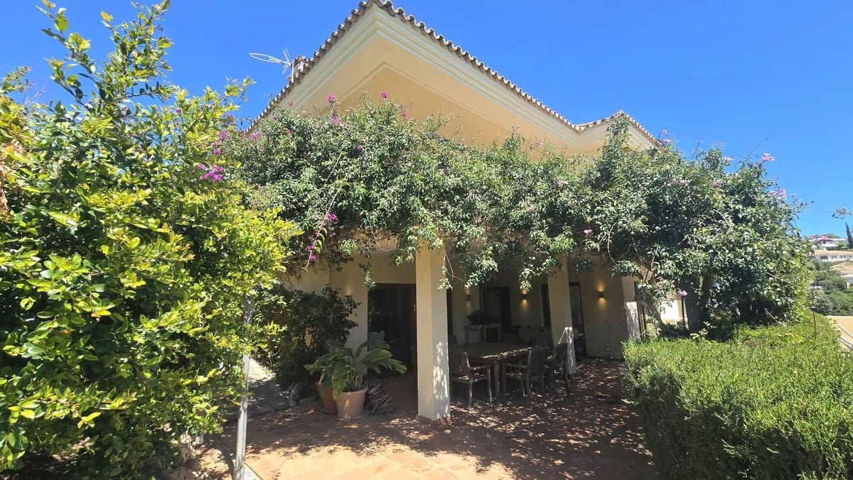 7 bedroom Villa for sale in El Rosario with pool - € 3,500,000 (Ref: 9922605)