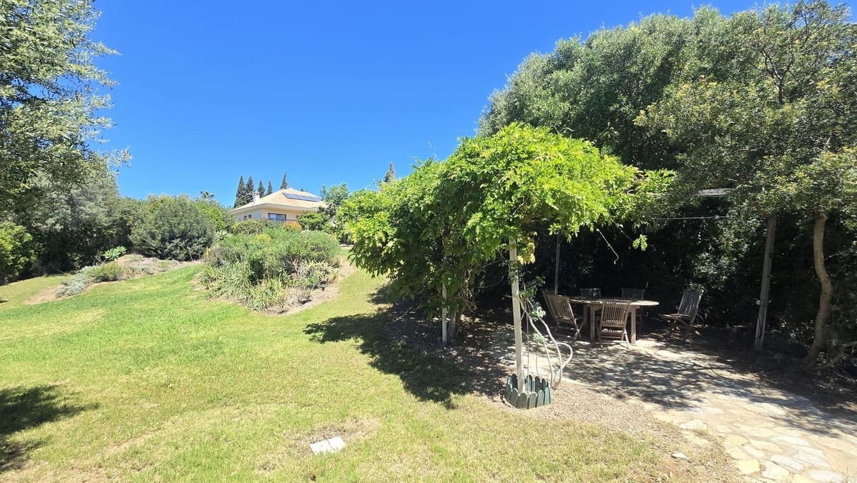 7 bedroom Villa for sale in El Rosario with pool - € 3,500,000 (Ref: 9922605)