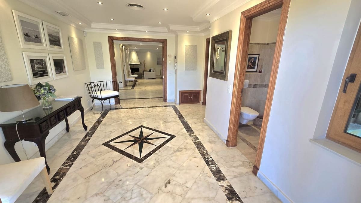 7 bedroom Villa for sale in El Rosario with pool - € 3,500,000 (Ref: 9922605)