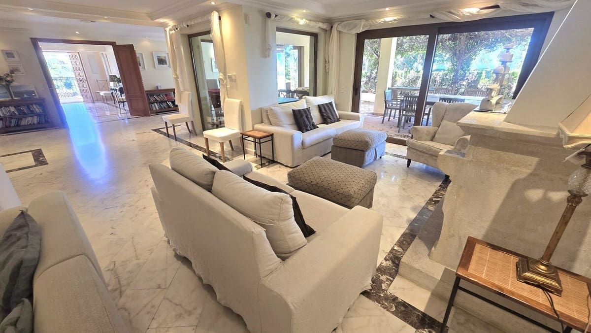 7 bedroom Villa for sale in El Rosario with pool - € 3,500,000 (Ref: 9922605)