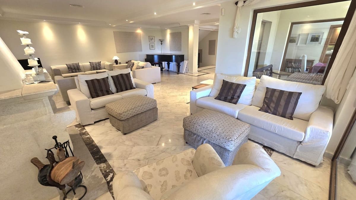 7 bedroom Villa for sale in El Rosario with pool - € 3,500,000 (Ref: 9922605)