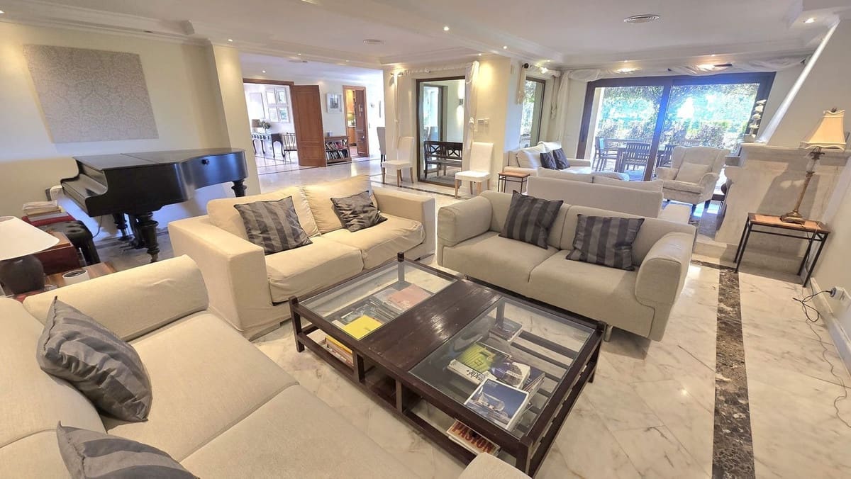 7 bedroom Villa for sale in El Rosario with pool - € 3,500,000 (Ref: 9922605)