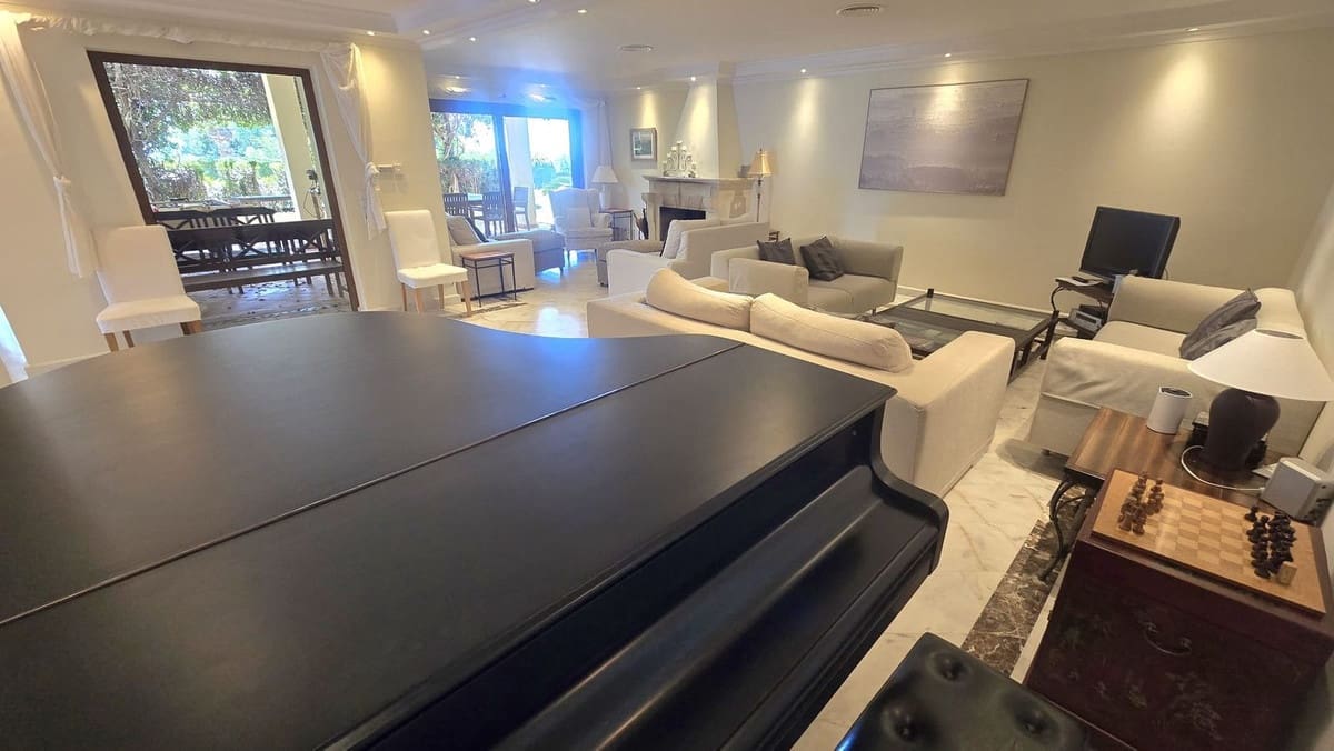 7 bedroom Villa for sale in El Rosario with pool - € 3,500,000 (Ref: 9922605)