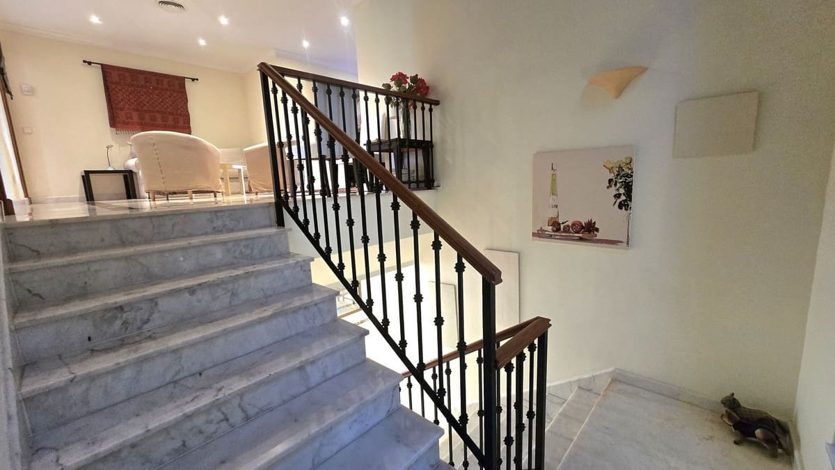 7 bedroom Villa for sale in El Rosario with pool - € 3,500,000 (Ref: 9922605)