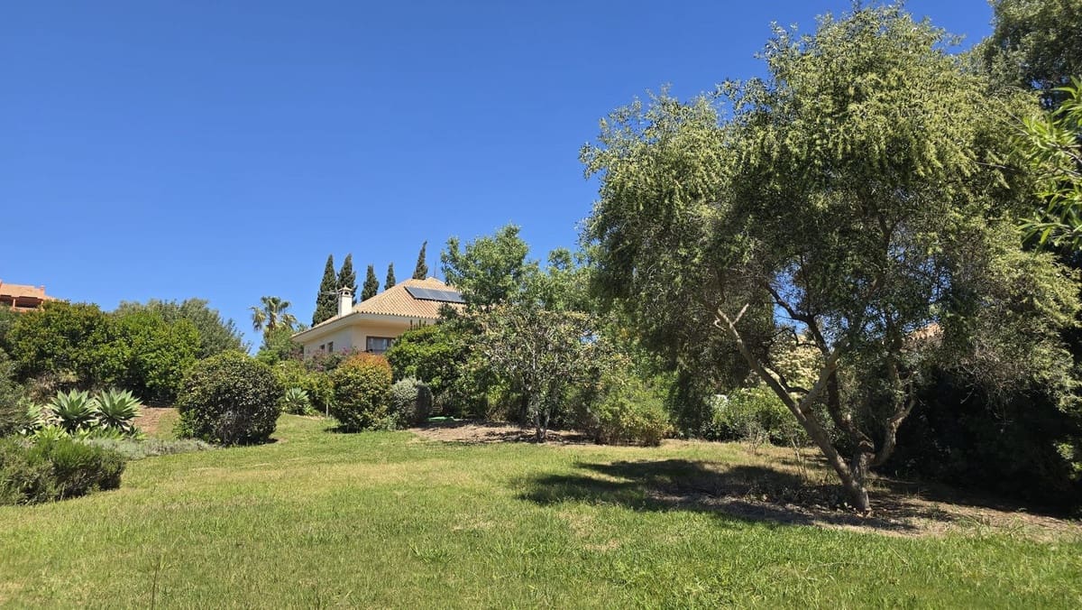 7 bedroom Villa for sale in El Rosario with pool - € 3,500,000 (Ref: 9922605)