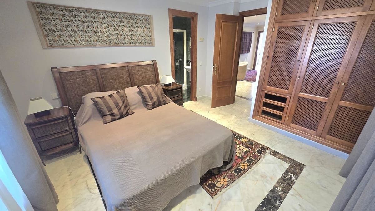 7 bedroom Villa for sale in El Rosario with pool - € 3,500,000 (Ref: 9922605)