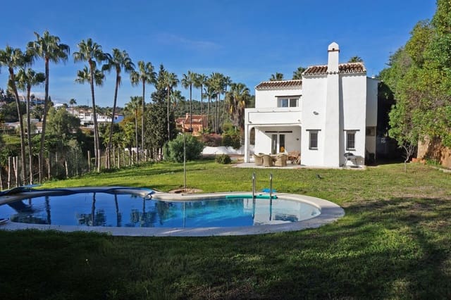 Chalet de 2 habitaciones en Calahonda, Mijas en venta con piscina - 850.000 € (Ref: 9922606)