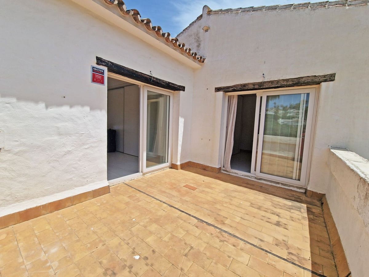 Chalet de 2 habitaciones en Calahonda en venta con piscina - 850.000 € (Ref: 9922606)