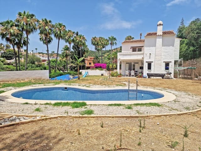 Chalet de 2 habitaciones en Calahonda, Mijas en venta con piscina - 850.000 € (Ref: 9922606)