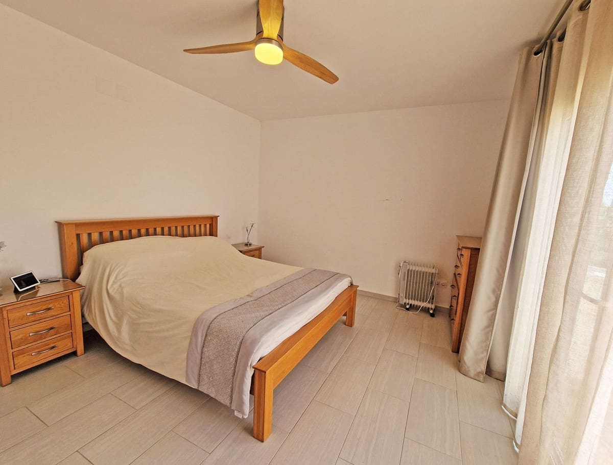 Chalet de 2 habitaciones en Calahonda en venta con piscina - 850.000 € (Ref: 9922606)