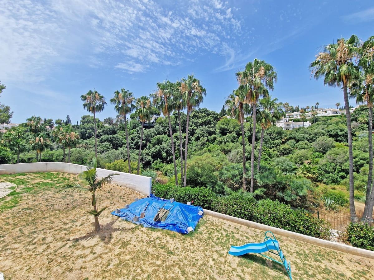 Chalet de 2 habitaciones en Calahonda en venta con piscina - 850.000 € (Ref: 9922606)