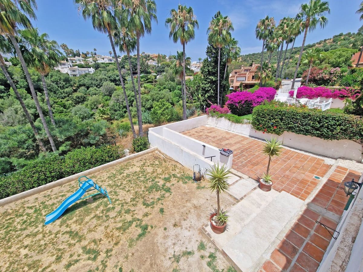 Chalet de 2 habitaciones en Calahonda en venta con piscina - 850.000 € (Ref: 9922606)