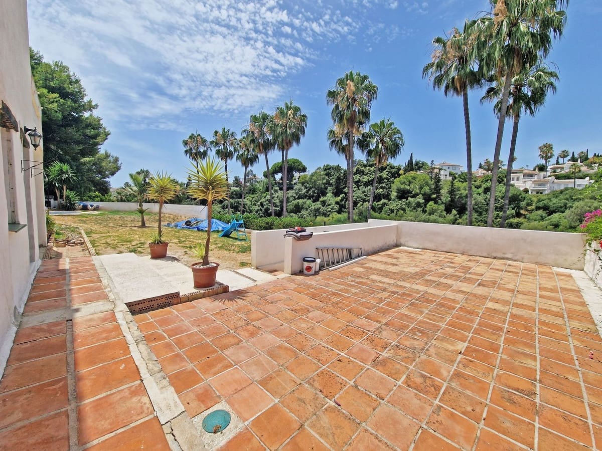 Chalet de 2 habitaciones en Calahonda en venta con piscina - 850.000 € (Ref: 9922606)