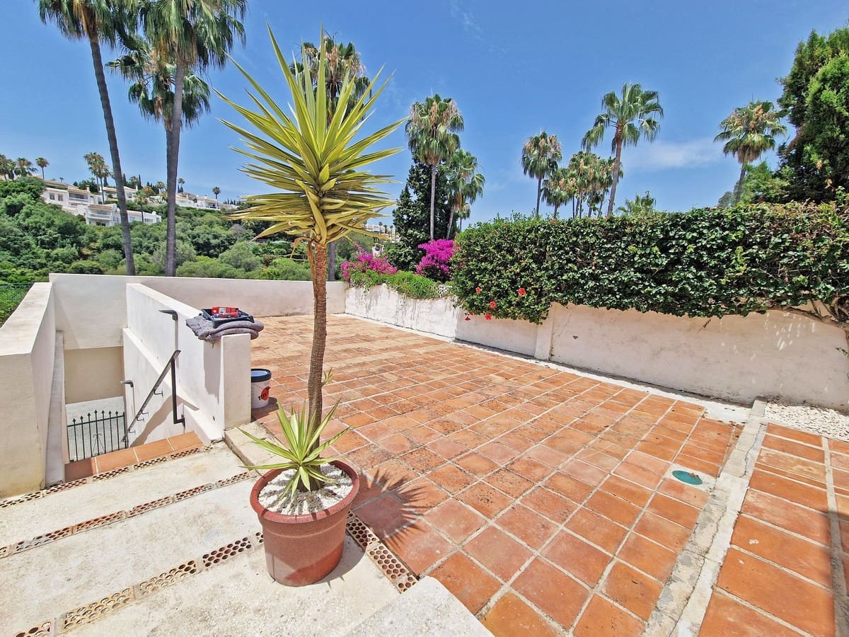 Chalet de 2 habitaciones en Calahonda en venta con piscina - 850.000 € (Ref: 9922606)