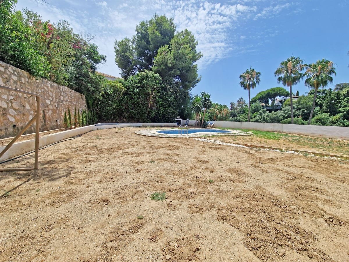 Chalet de 2 habitaciones en Calahonda en venta con piscina - 850.000 € (Ref: 9922606)