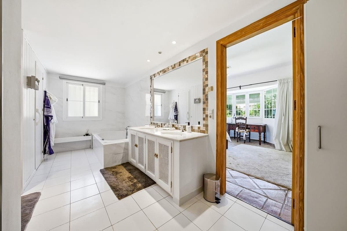 2 soveværelse Villa til salg i Benahavis med swimmingpool - € 1.190.000 (Ref: 9922607)