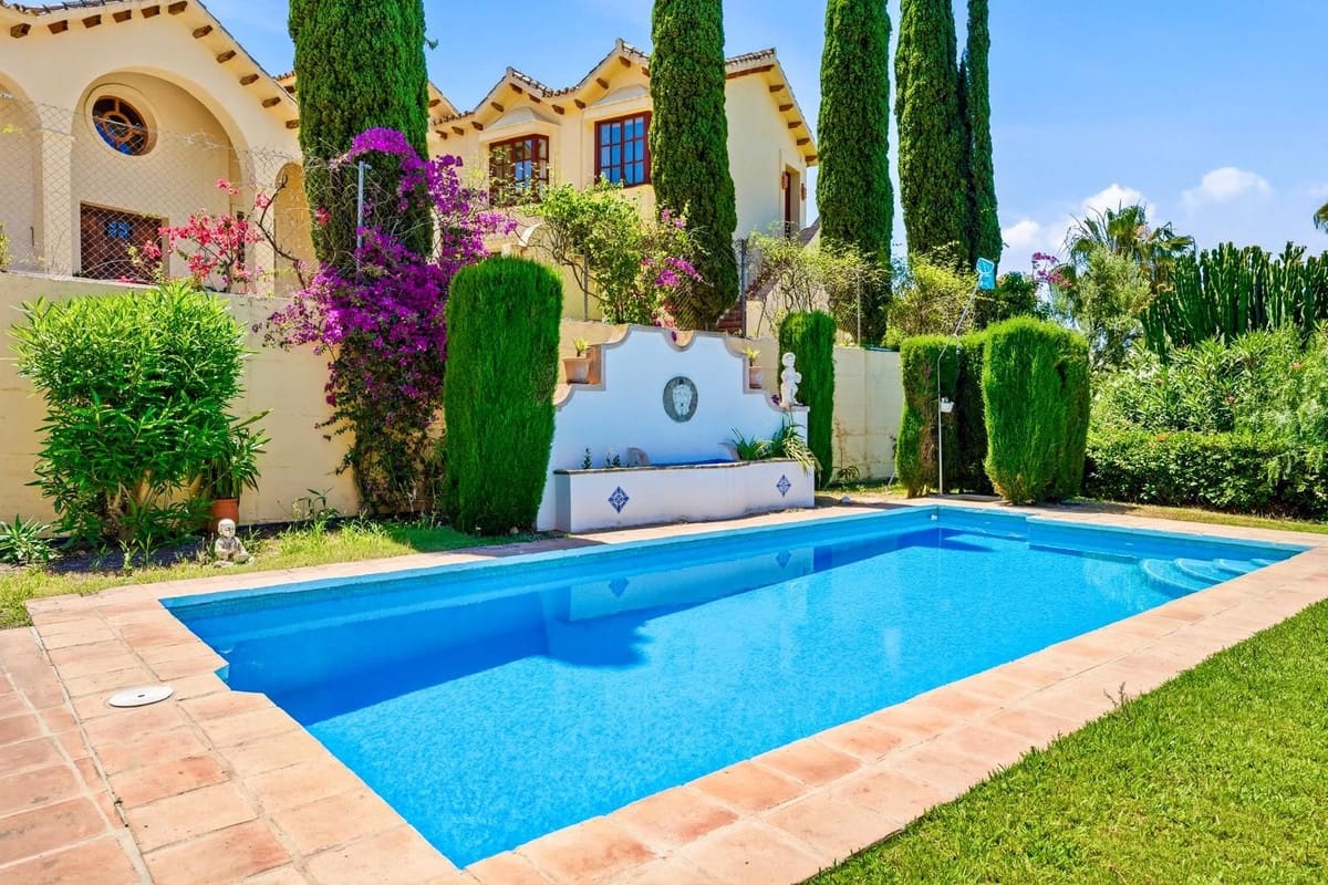 2 soveværelse Villa til salg i Benahavis med swimmingpool - € 1.190.000 (Ref: 9922607)
