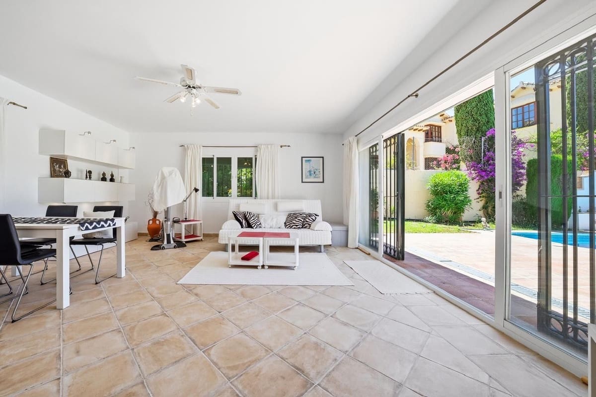 2 soveværelse Villa til salg i Benahavis med swimmingpool - € 1.190.000 (Ref: 9922607)