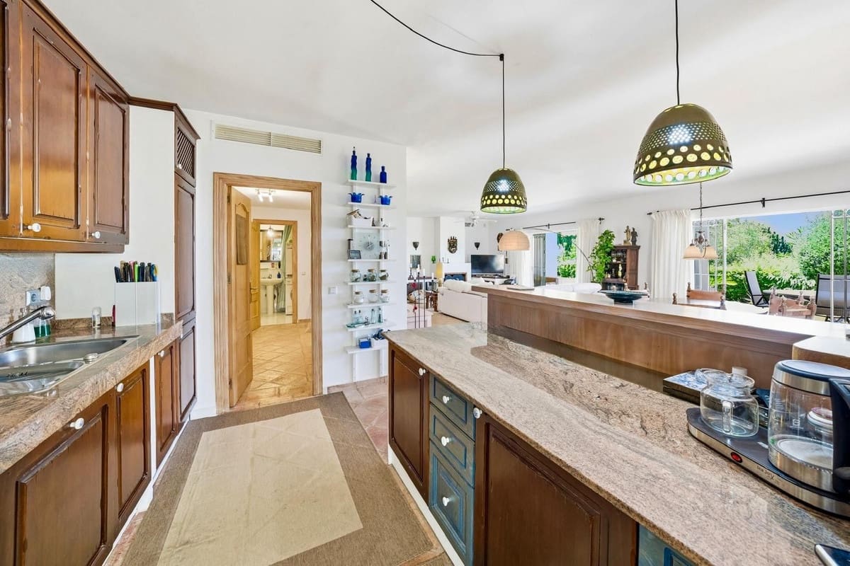 2 soveværelse Villa til salg i Benahavis med swimmingpool - € 1.190.000 (Ref: 9922607)
