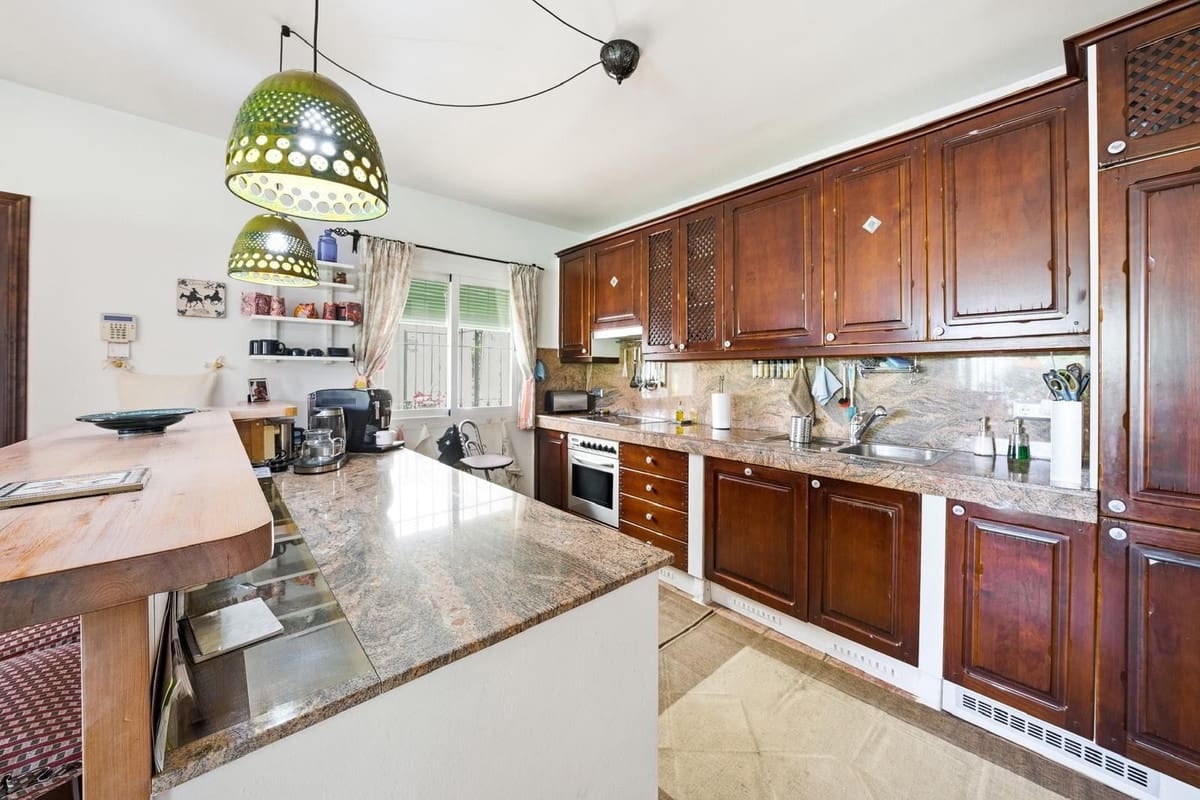2 soveværelse Villa til salg i Benahavis med swimmingpool - € 1.190.000 (Ref: 9922607)
