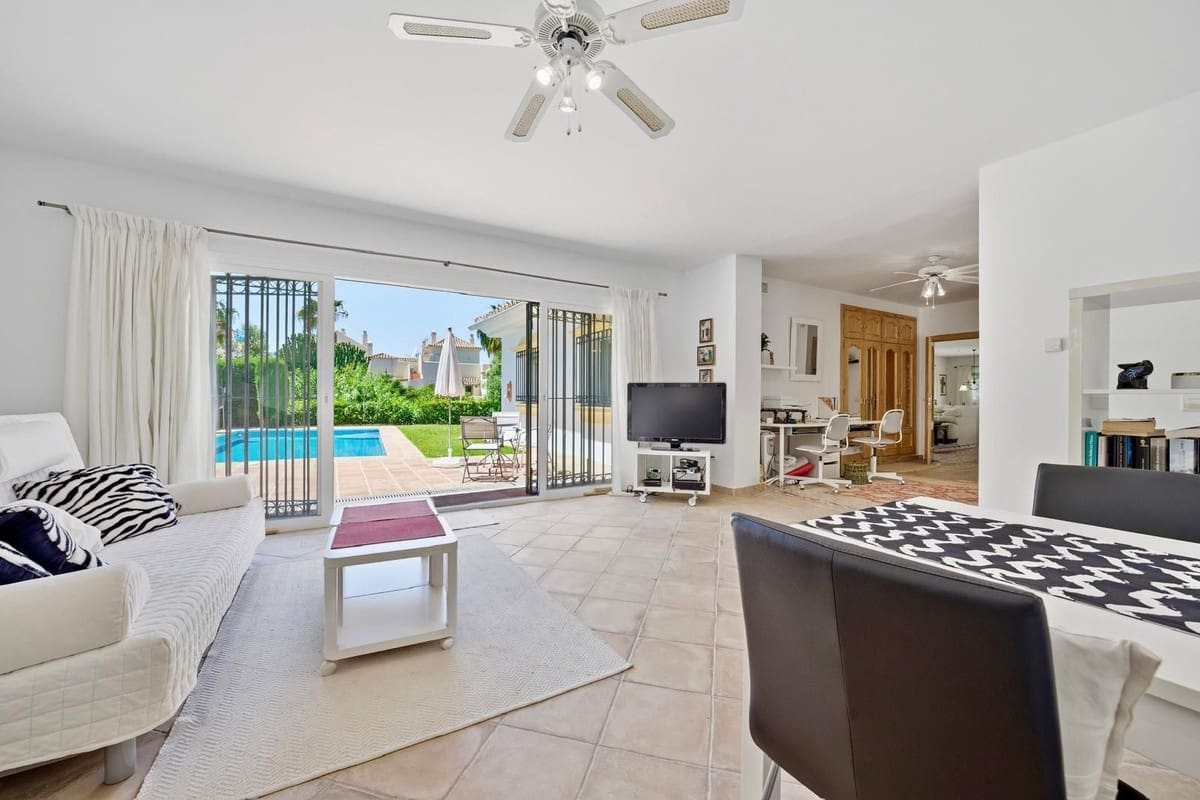 2 soveværelse Villa til salg i Benahavis med swimmingpool - € 1.190.000 (Ref: 9922607)