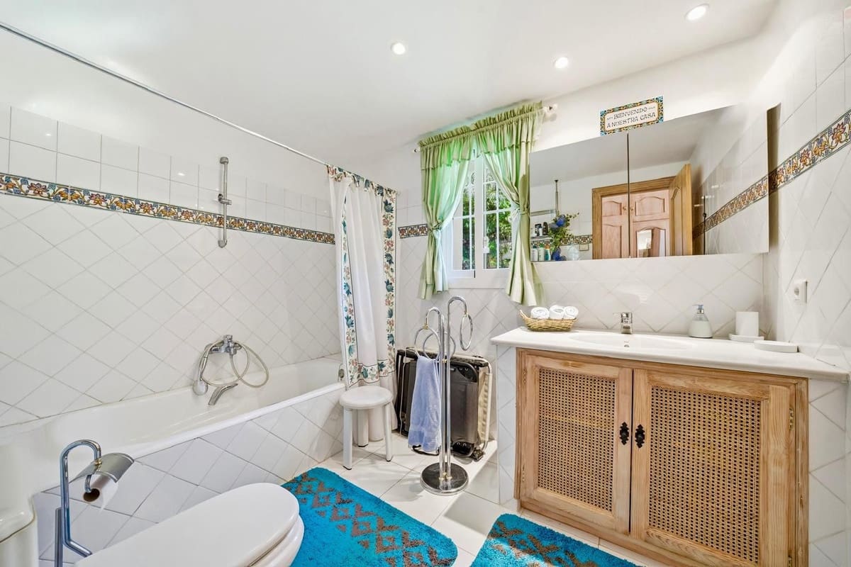 2 soveværelse Villa til salg i Benahavis med swimmingpool - € 1.190.000 (Ref: 9922607)