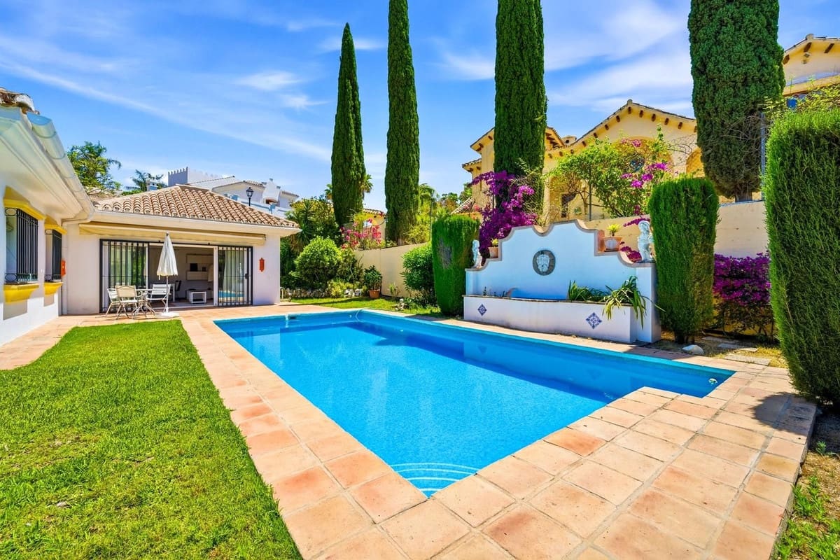 2 soveværelse Villa til salg i Benahavis med swimmingpool - € 1.190.000 (Ref: 9922607)