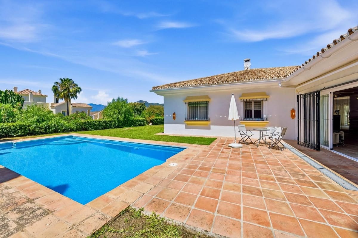 2 soveværelse Villa til salg i Benahavis med swimmingpool - € 1.190.000 (Ref: 9922607)