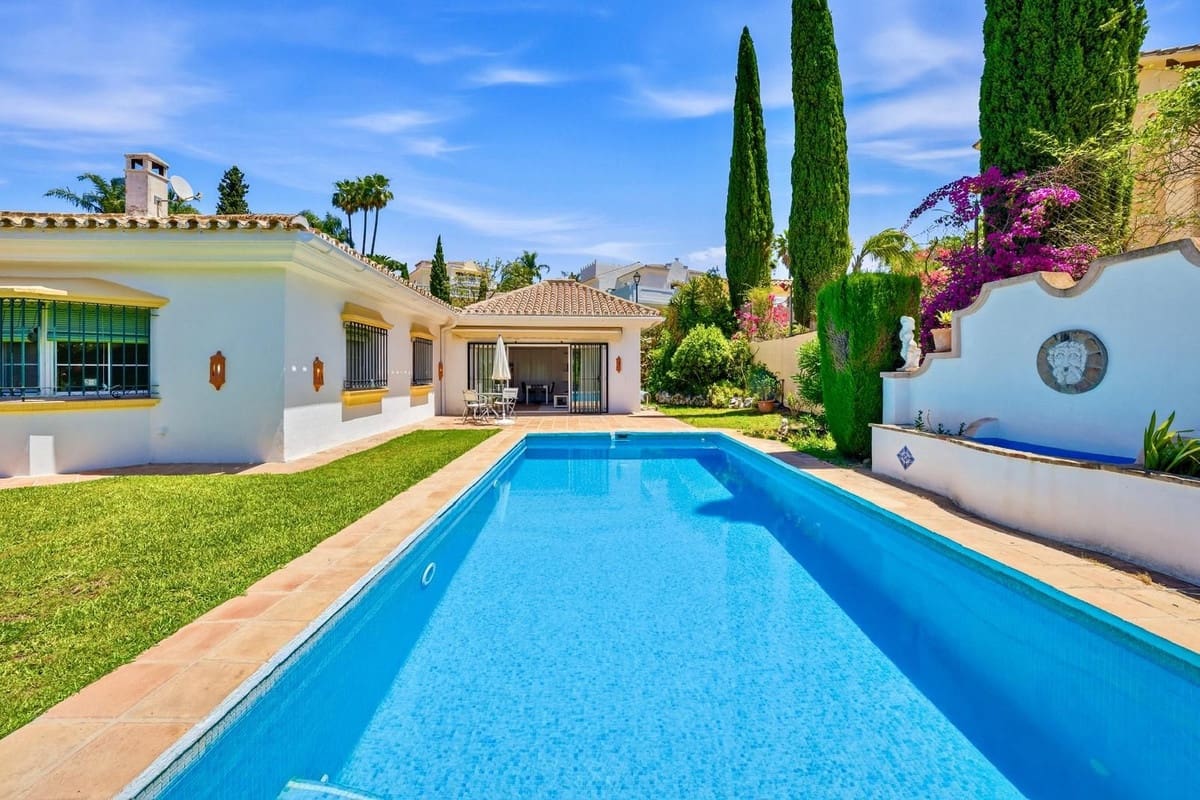 2 soveværelse Villa til salg i Benahavis med swimmingpool - € 1.190.000 (Ref: 9922607)