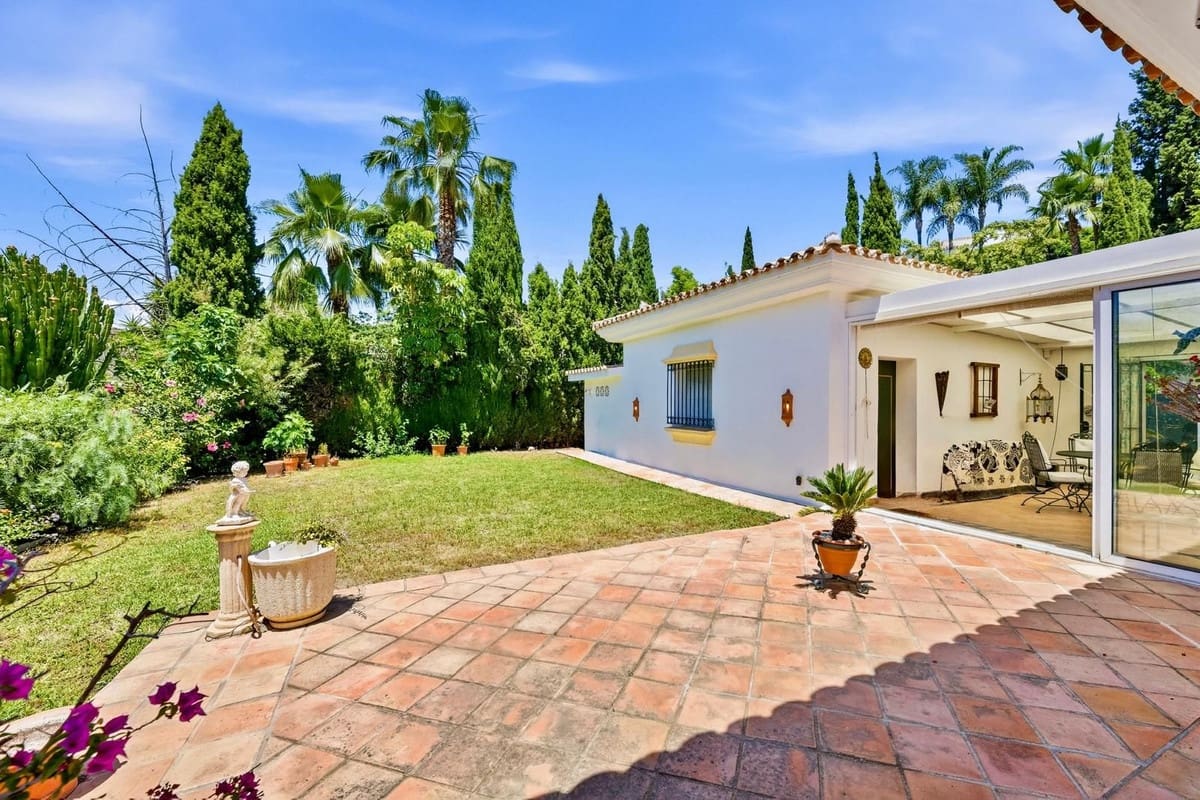 2 soveværelse Villa til salg i Benahavis med swimmingpool - € 1.190.000 (Ref: 9922607)